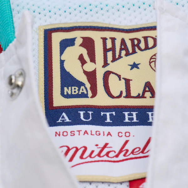 Vancouver Grizzlies 1995-96 White Authentic Full-Snap Warm-Up Jacket 7 Vancouver Grizzlies 1995-96 White Authentic Full-Snap Warm-Up Jacket