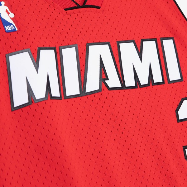Dwyane Wade Miami Heat 2005-06 Red Swingman Jersey 4 Dwyane Wade Miami Heat 2005-06 Red Swingman Jersey
