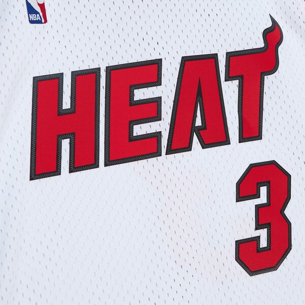 Dwyane Wade Miami Heat 2005-06 White Swingman Jersey 4 Dwyane Wade Miami Heat 2005-06 White Swingman Jersey