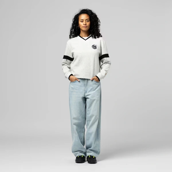 Women's Dallas Mavericks Heather Gray Cropped V-Neck Sweatshirt