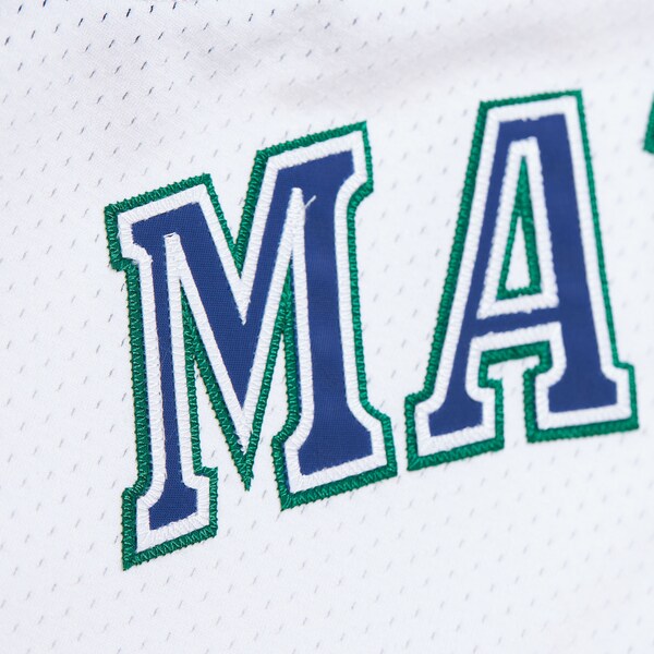 Dirk Nowitzki Dallas Mavericks 1998-99 White Authentic Jersey 6 Dirk Nowitzki Dallas Mavericks 1998-99 White Authentic Jersey