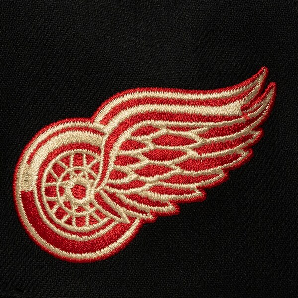 Detroit Red Wings Black Cream Script Snapback Hat