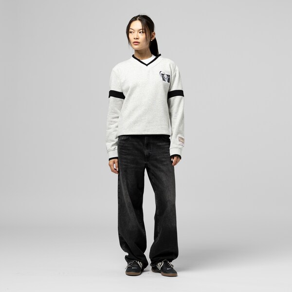 Women's Cleveland Cavaliers Heather Gray Cropped V-Neck Sweatshirt